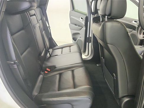 Used 2022 Jeep Grand Cherokee Limited w/ Trailer Tow Group IV image 38