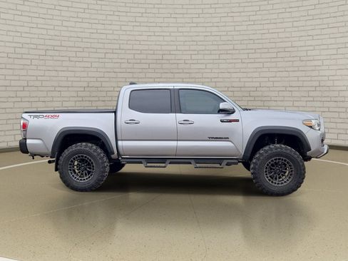 Used 2020 Toyota Tacoma TRD Off-Road w/ Technology Package AWD/4WD image 4