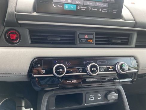 Used 2025 Honda Pilot EX-L image 31