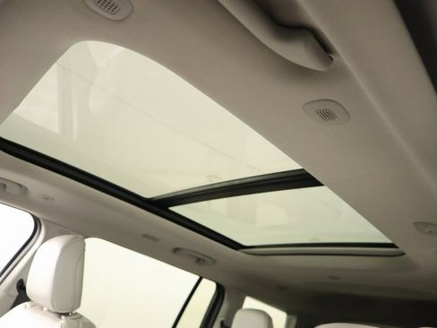 Used 2023 Jeep Grand Cherokee L Overland w/ Trailer Tow Group (B) image 17