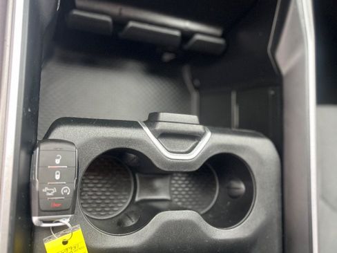 Used 2020 RAM 1500 Big Horn AWD/4WD image 14