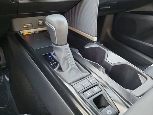 Used 2026 Toyota Camry Hybrid w/ Multimedia Upgrade Package FWD image 20