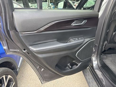 Used 2022 Jeep Grand Cherokee Altitude image 15