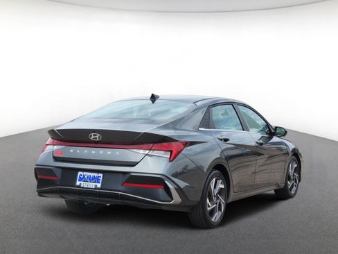 Used 2025 Hyundai Elantra SEL FWD image 3