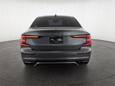 Used 2019 Volvo S60 T5 R-Design image 10