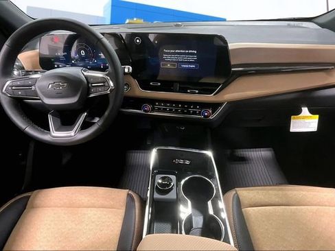 New 2026 Chevrolet Equinox ACTIV w/ Convenience Package III AWD/4WD image 5
