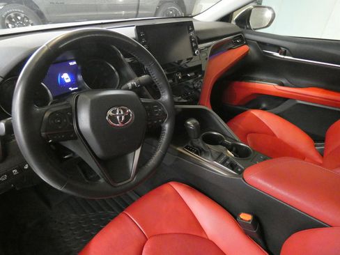 Used 2022 Toyota Camry XSE image 7
