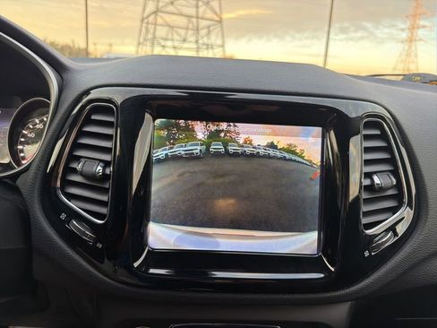 Certified 2018 Jeep Compass Limited w/ Navigation Group image 20