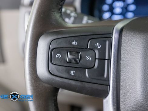 Used 2023 GMC Yukon SLT AWD/4WD image 13