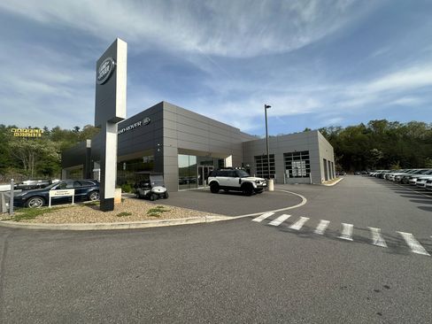 Used 2026 Rivian R1S Adventure image 32