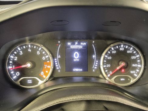 Used 2020 Jeep Renegade Altitude FWD image 23