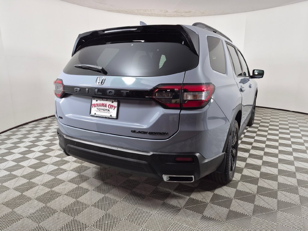 Used 2025 Honda Pilot Black Edition image 3