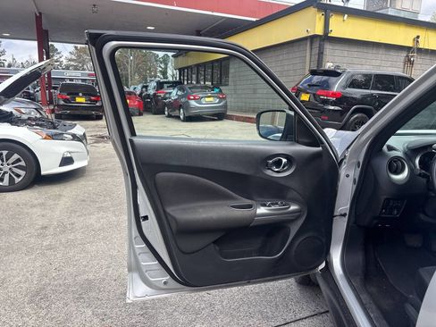 Used 2016 Nissan Juke SV image 8