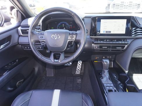 Used 2025 Toyota Camry SE w/ Convenience Package FWD image 8