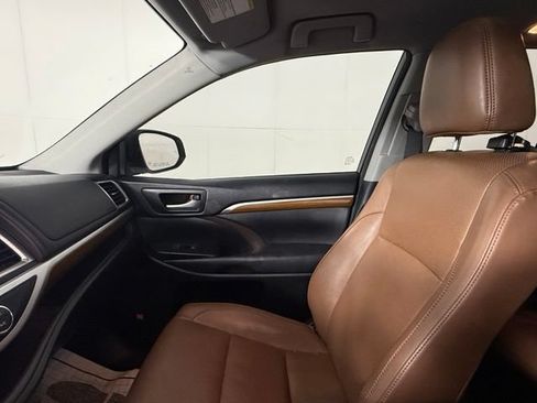 Used 2018 Toyota Highlander Limited FWD image 22