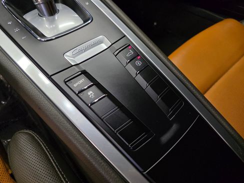 Used 2015 Porsche Cayman image 32