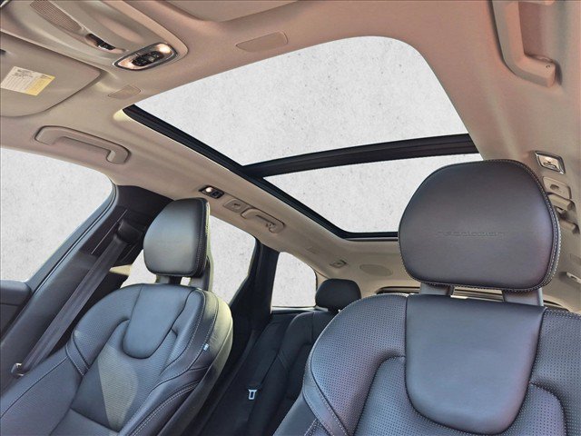 Used 2018 Volvo XC60 T8 Inscription w/ Luxury Seat Package AWD/4WD image 16