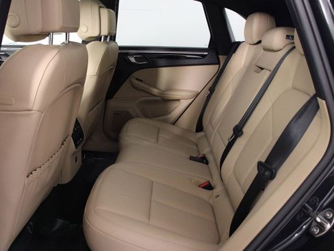 Certified 2025 Porsche Macan S image 33