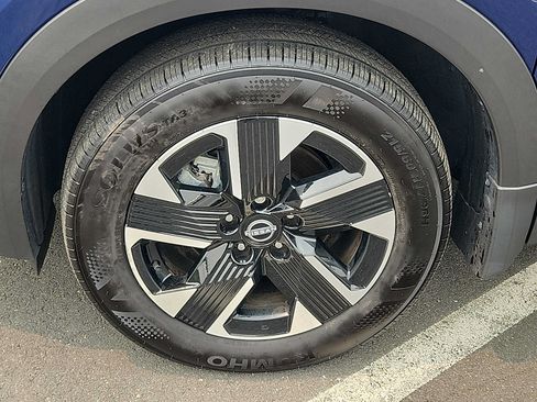 Used 2025 Nissan Kicks SV AWD/4WD image 8
