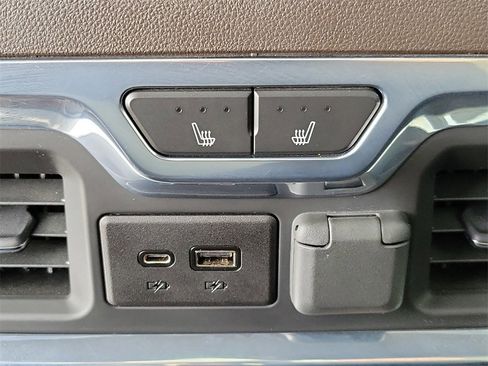 Used 2021 Chevrolet Silverado 2500 LTZ w/ LTZ Premium Package image 17