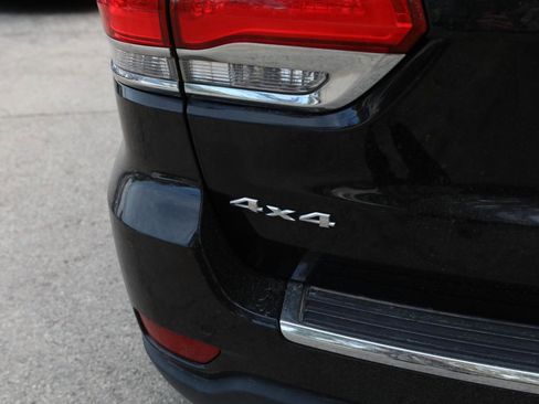 Used 2017 Jeep Grand Cherokee Limited AWD/4WD image 9
