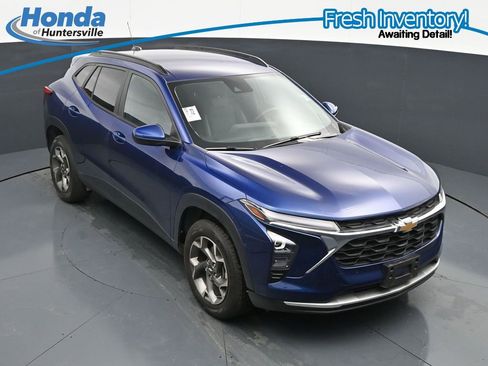 Used 2024 Chevrolet Trax LT w/ Driver Confidence Package FWD image 20