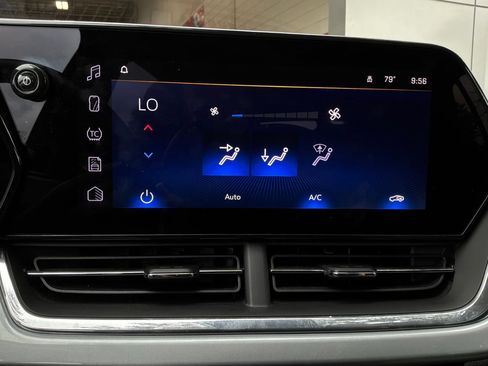 Used 2025 Chevrolet Trax LT w/ LT Convenience Package FWD image 29