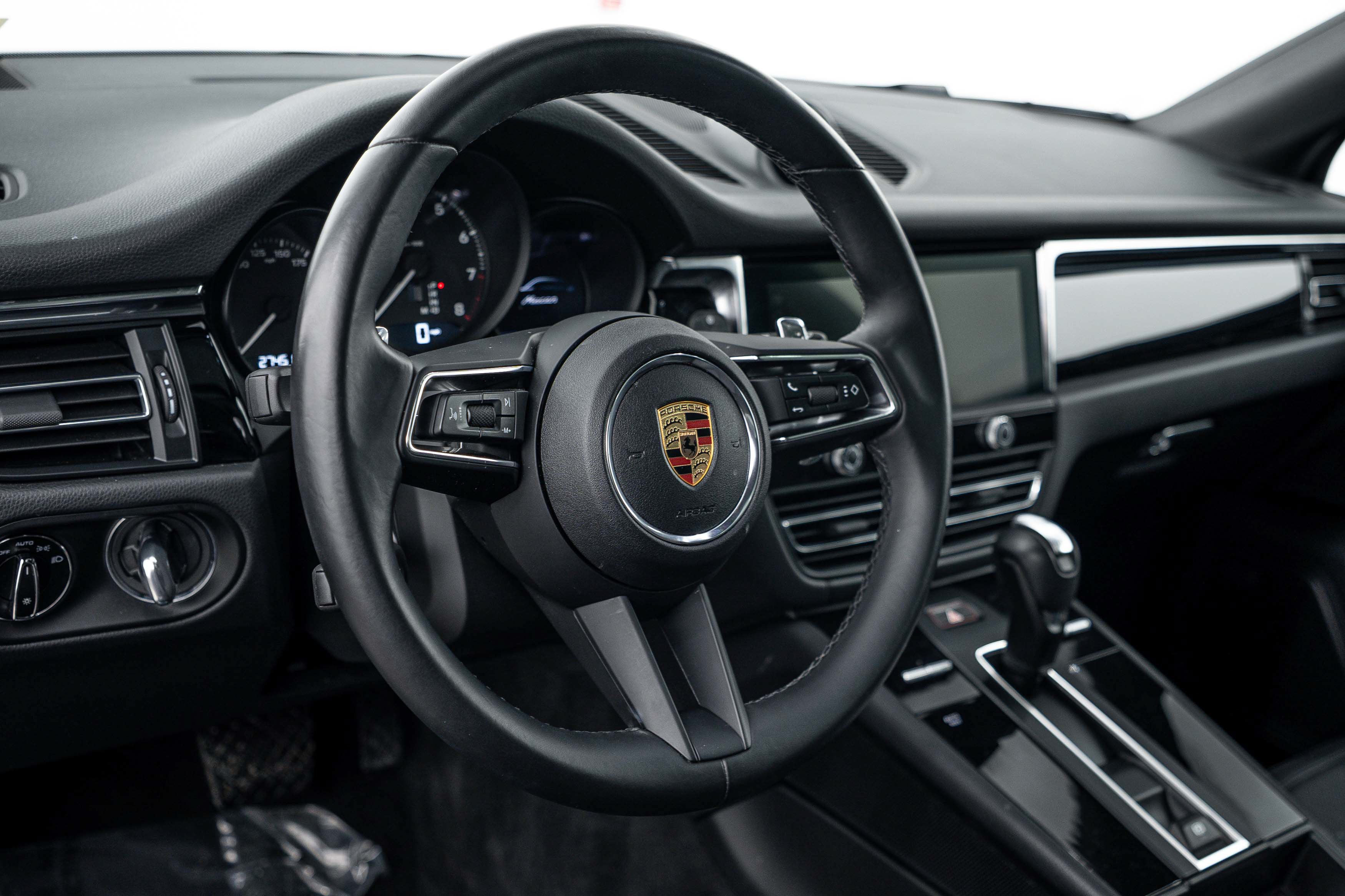 Certified 2025 Porsche Macan AWD/4WD image 14