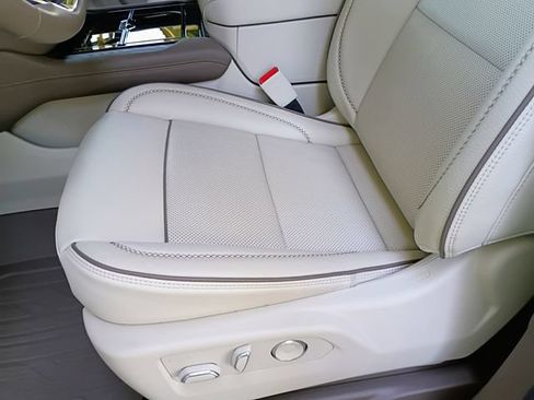Used 2025 GMC Yukon Denali w/ LPO, Floor Liner Package RWD image 23