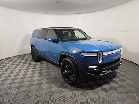 Used 2023 Rivian R1S Adventure image 7