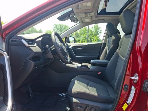 Used 2023 Toyota RAV4 XLE AWD/4WD image 14