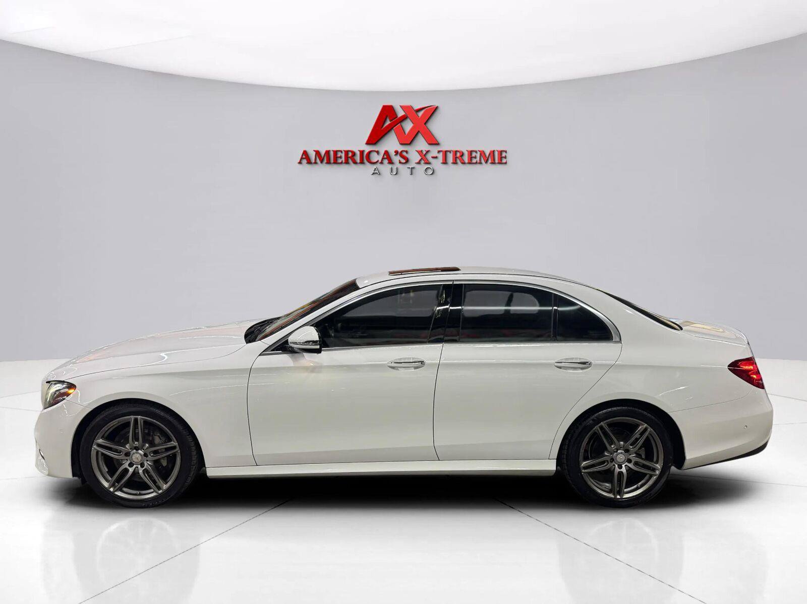 Used 2017 Mercedes-Benz E 300 4MATIC image 4
