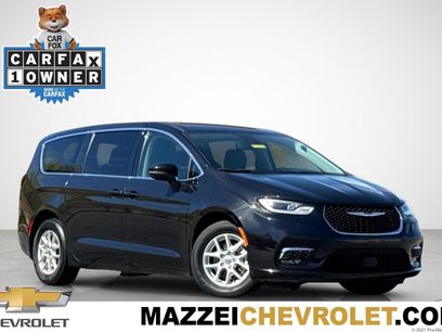 Used 2023 Chrysler Pacifica Touring-L