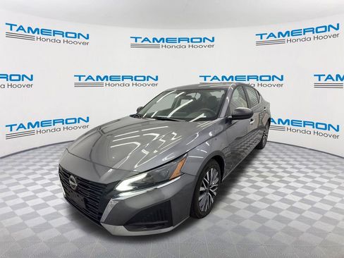 Used 2024 Nissan Altima 2.5 SV FWD image 1