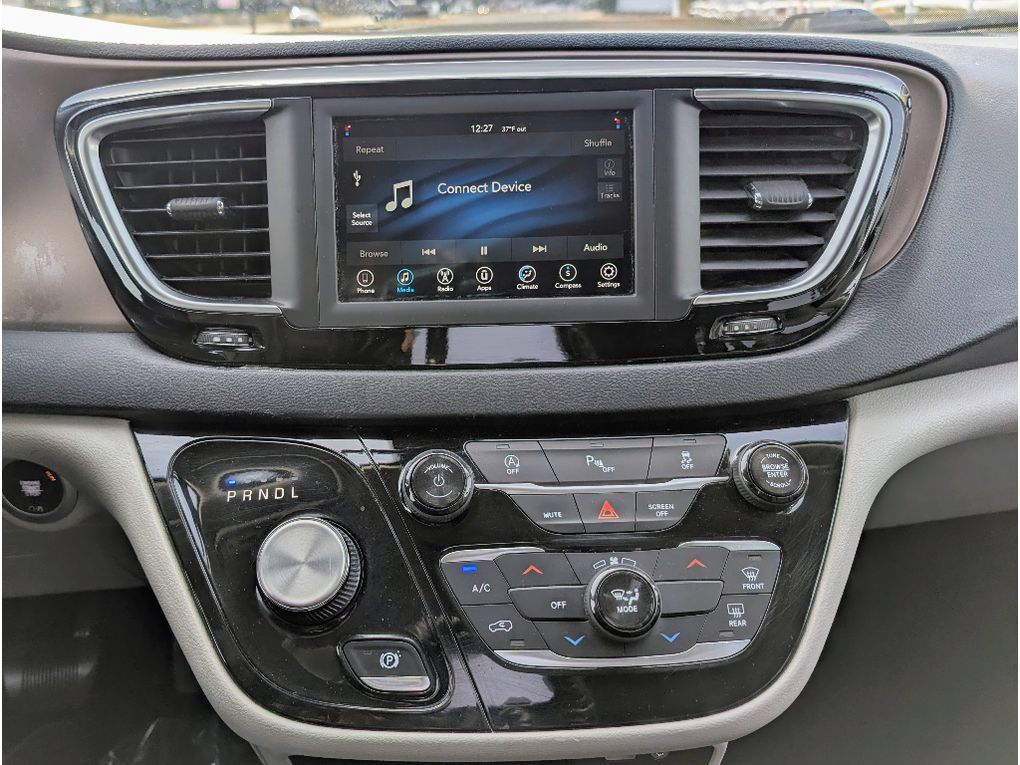 Used 2018 Chrysler Pacifica LX FWD image 22