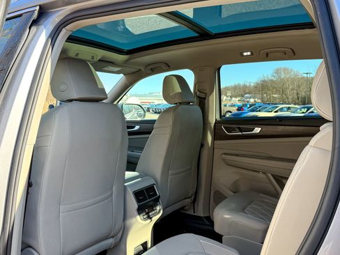 Used 2024 Volkswagen Atlas SEL Premium R-Line image 22