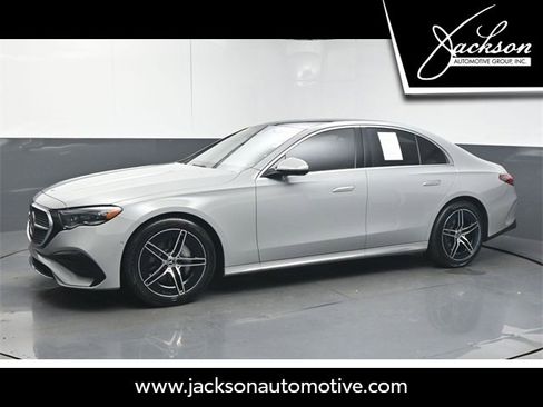 Used 2025 Mercedes-Benz E 350 Sedan image 4