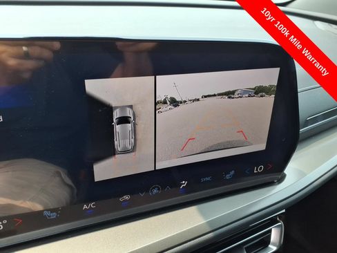New 2026 Chevrolet Traverse LT w/ Sun and Wheel Package FWD image 21