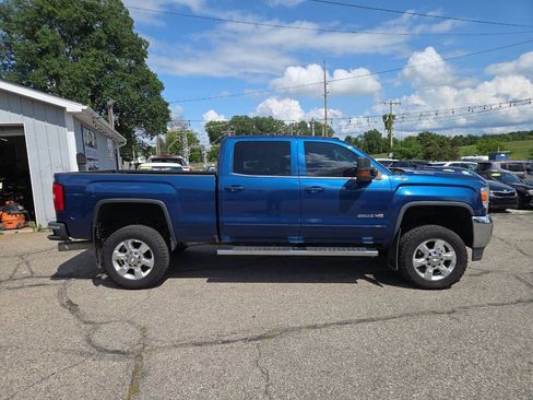 Used 2017 GMC Sierra 2500 SLE w/ SLE Fleet Preferred Package AWD/4WD image 9