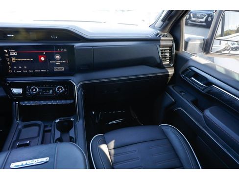Used 2024 GMC Sierra 2500 AT4X AWD/4WD image 16