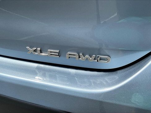 Used 2021 Toyota Highlander XLE image 8