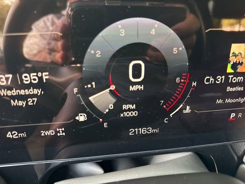 Used 2025 GMC Yukon XL Denali AWD/4WD image 31