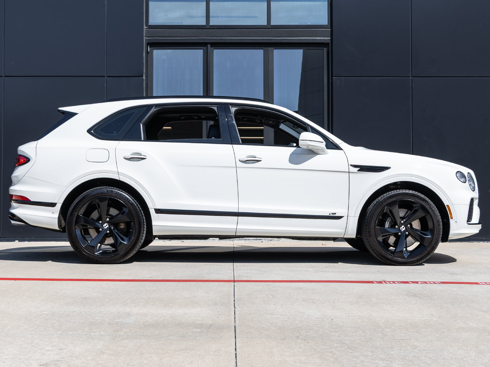 Used 2021 Bentley Bentayga AWD/4WD image 10