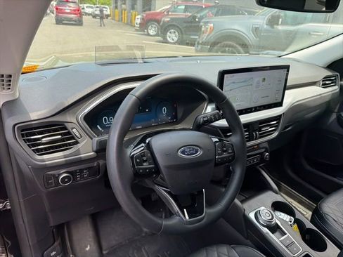 Used 2023 Ford Escape Platinum w/ Premium Technology Package AWD/4WD image 11