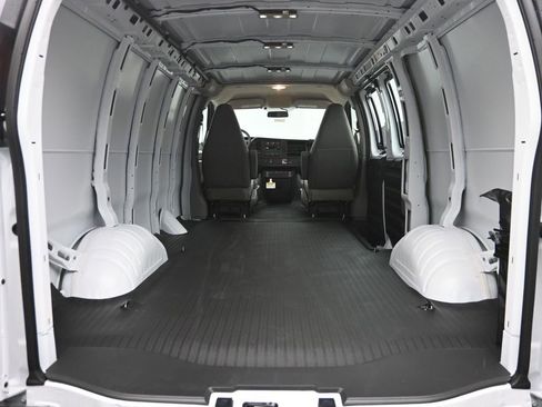 New 2026 Chevrolet Express 2500 image 10