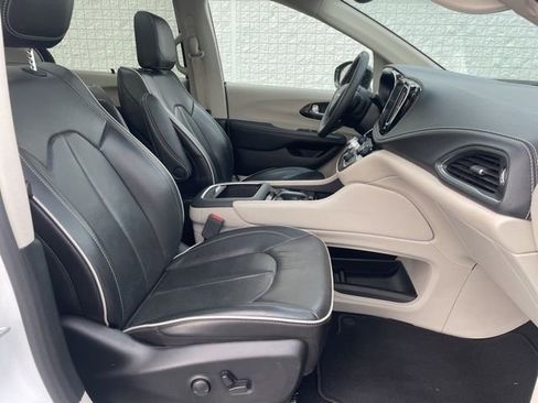 Used 2024 Chrysler Pacifica Limited FWD image 20