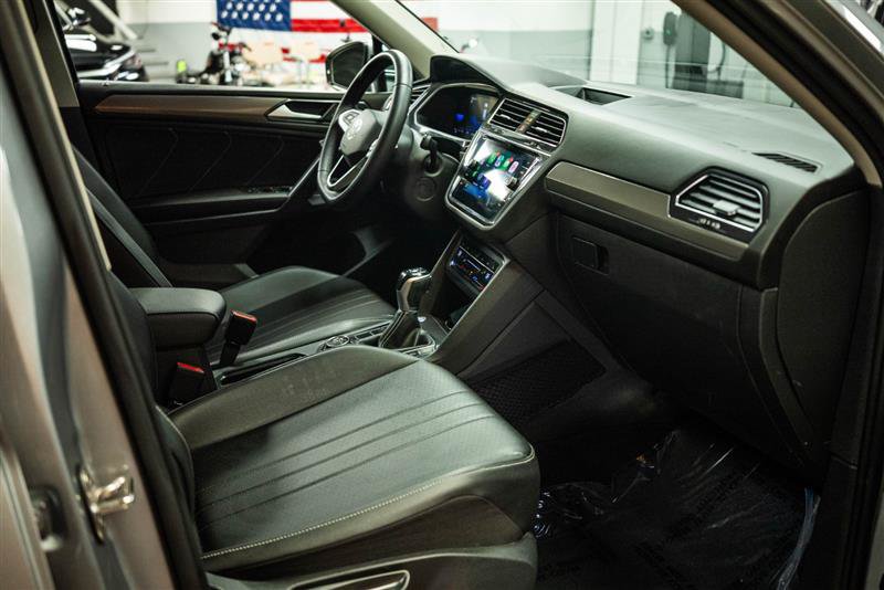 Used 2022 Volkswagen Tiguan SE AWD/4WD image 13