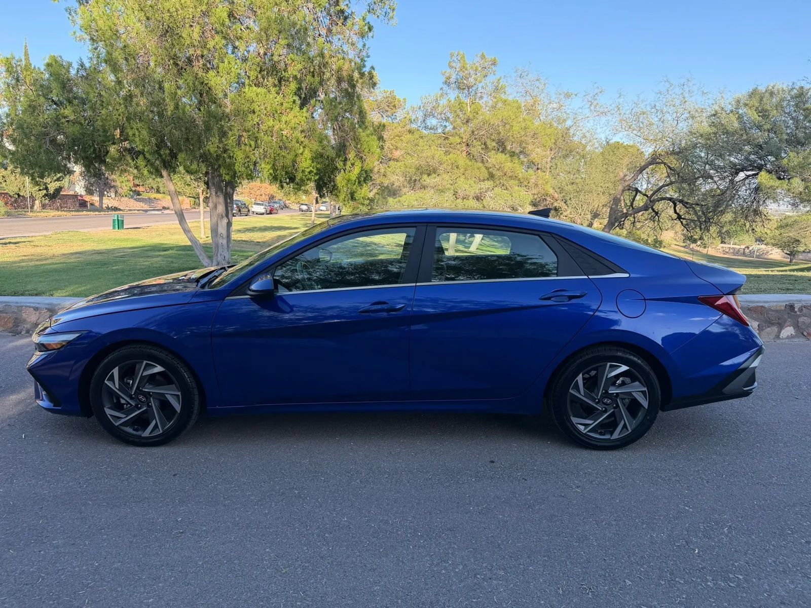 Used 2024 Hyundai Elantra SEL w/ Convenience Package FWD image 2