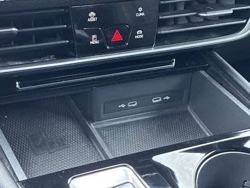 Used 2024 Volkswagen Atlas Cross Sport SE FWD image 34