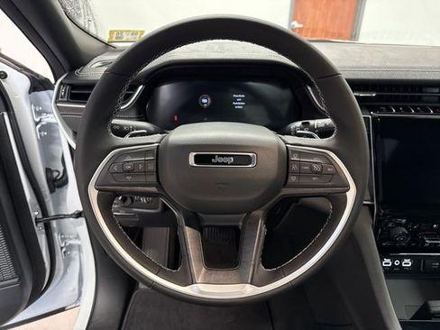 New 2025 Jeep Grand Cherokee Limited w/ Luxury Tech Group II AWD/4WD image 28